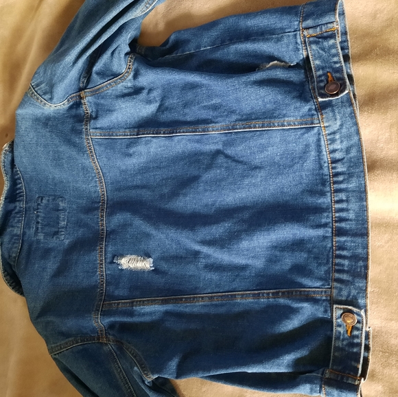 Forever 21 distressed denim jacket slightly cropped us large - Picture 4 of 6